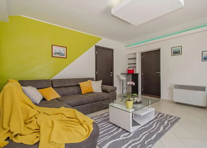 Lucia In - Istrien בית הארחה 3*